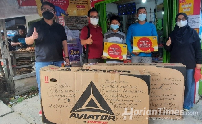 Indosat Ooredoo Pekanbaru Serahkan Hadiah ke Pemenang Pull Program Q3