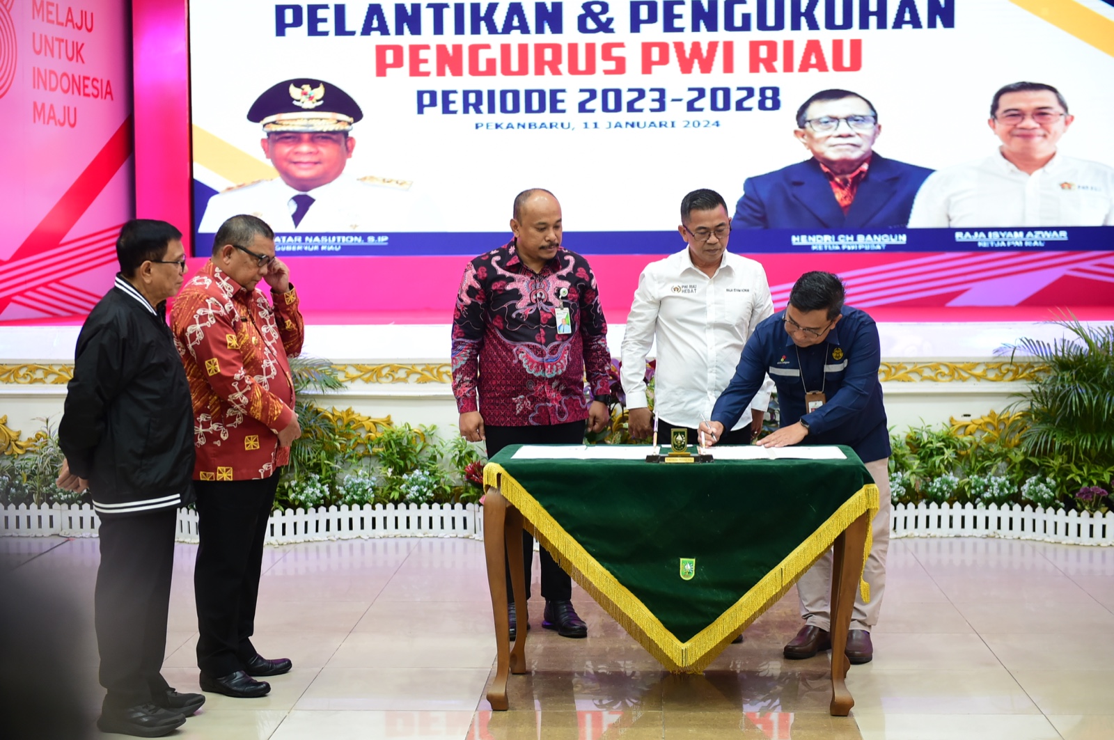 PWI Riau dan SKK Migas Sumbagut Teken MoU Peningkatan Kompetensi Wartawan