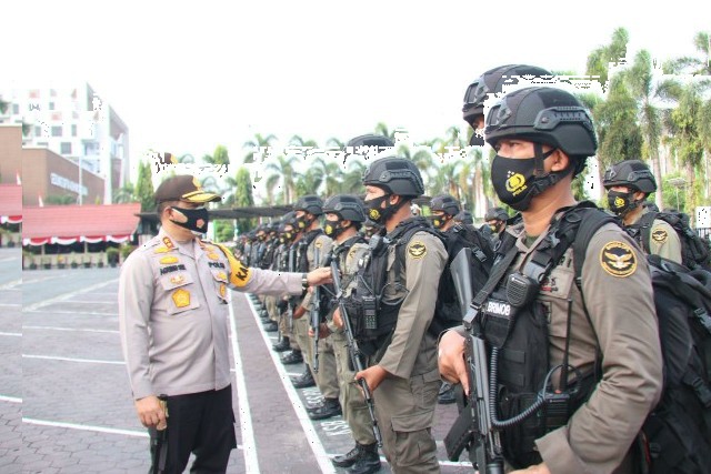 100 Personel Sat Brimob Polda Riau Diberangkatkan ke Papua