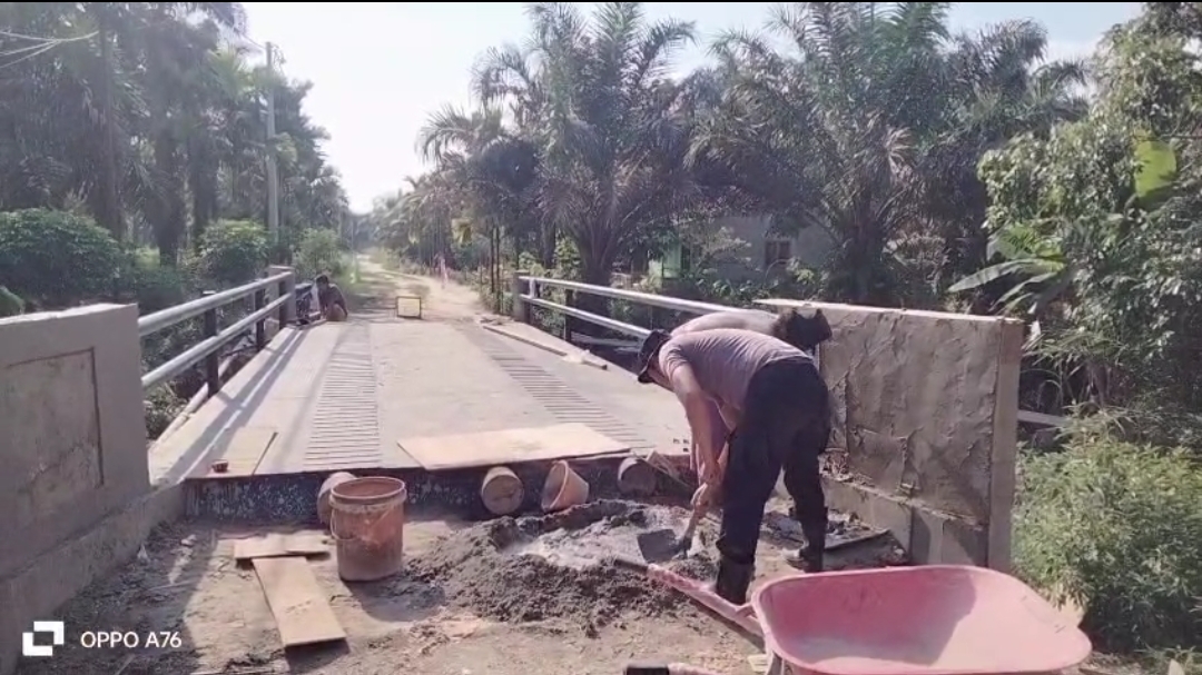 Hari ke-45, Renovasi Jembatan Merah Putih Presisi Tahap II di Siak Terus Dikebut