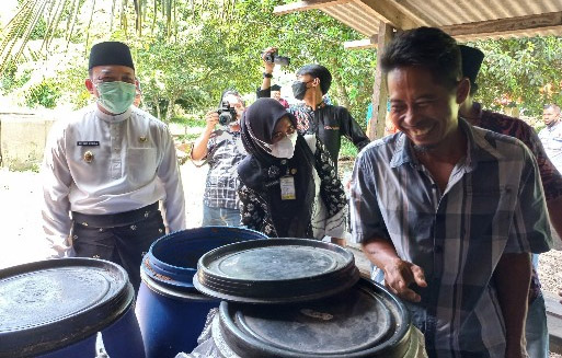 Tinjau Kelompok Jaya Barokah di Kampung Koto, Wabup Siak Ingatkan Bahaya Penyakit LSD Pada Sapi