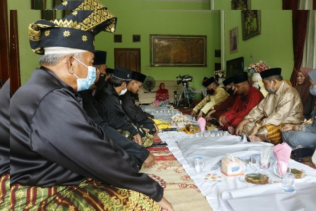 LAM Riau Anugerahkan Gelar Adat Istimewa ke Almarhum Arifin Achmad