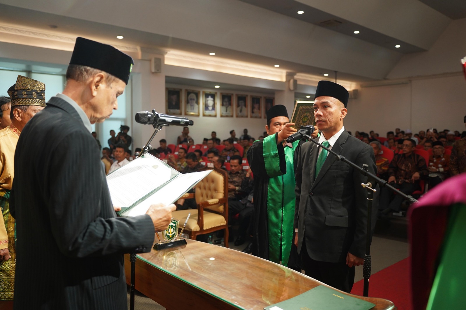 Ketum YLPI Riau Lantik Assoc Prof Dr Admiral SH MH sebagai Rektor UIR