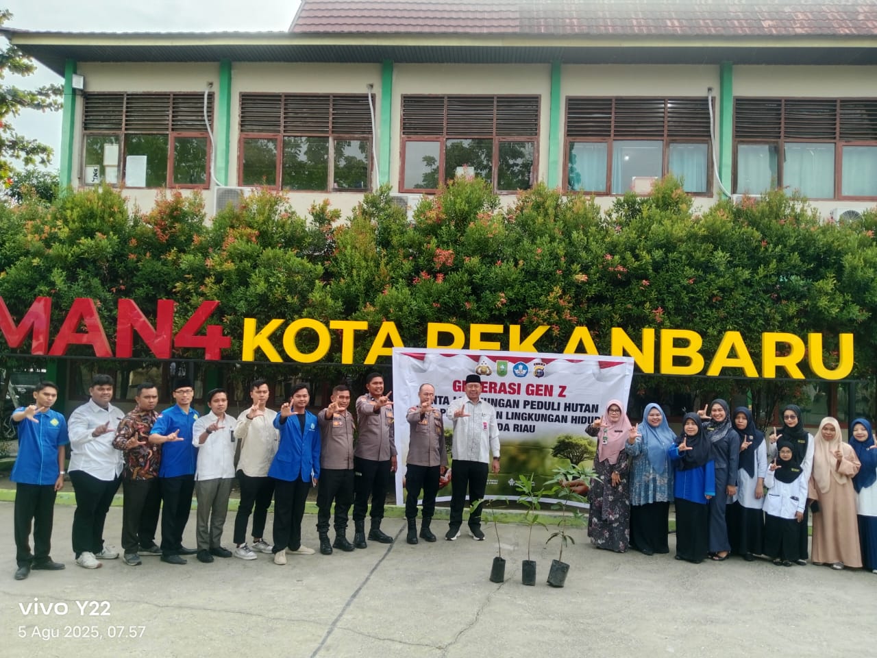 Polda Riau Kenalkan Program Green Policing di MAN 4 Pekanbaru