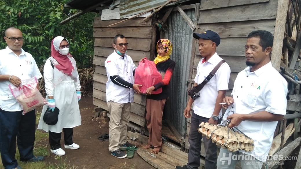 Sahabat Asmar Serahkan Bantuan ke Warga Desa Anak Setatah Rangsang Barat