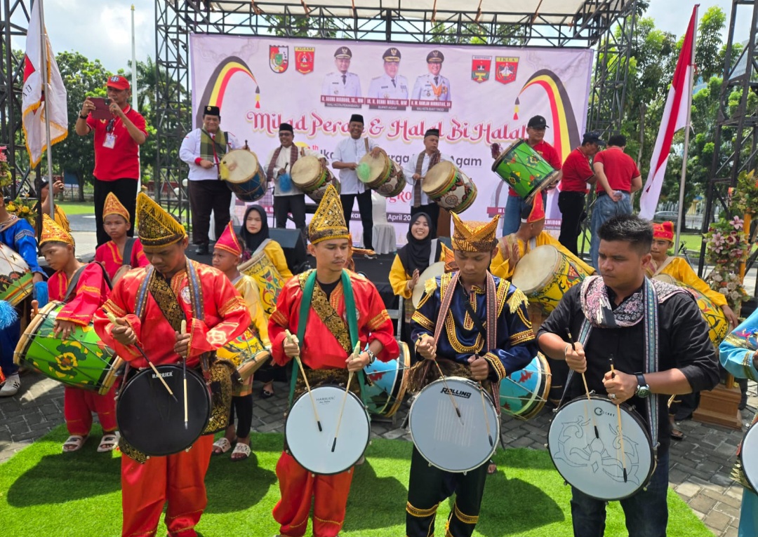 Tambua dan Silat Gelombang Semarakkan Milad Perak IKLA Riau