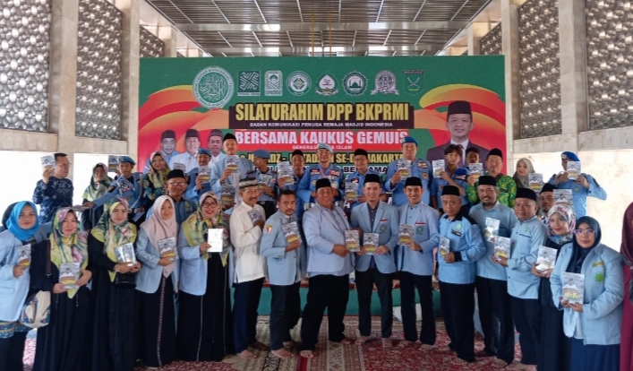 Usai Sholat Jumat, BKPRMI Silaturahim dan Makan Siang Bersama 10.000 Jamaah di Masjid Istiqlal Jakarta