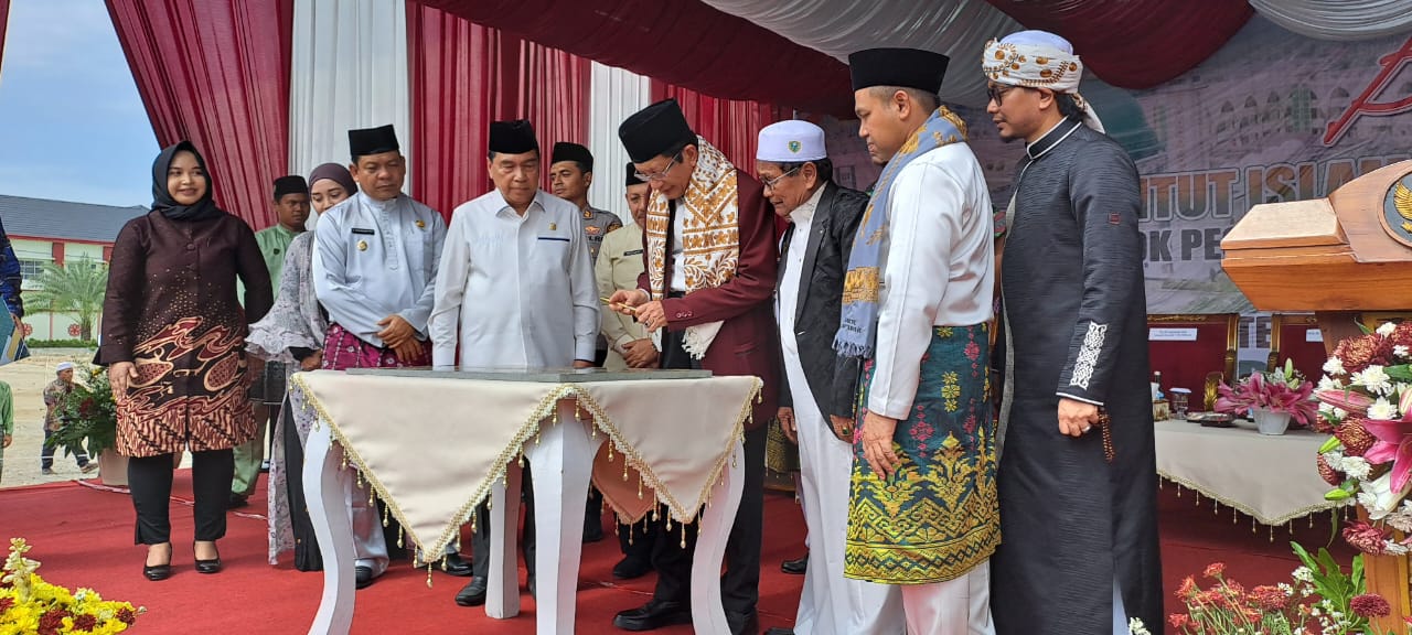 Pemprov Riau Salurkan BOSDA untuk 373 Madrasah Aliyah Swasta