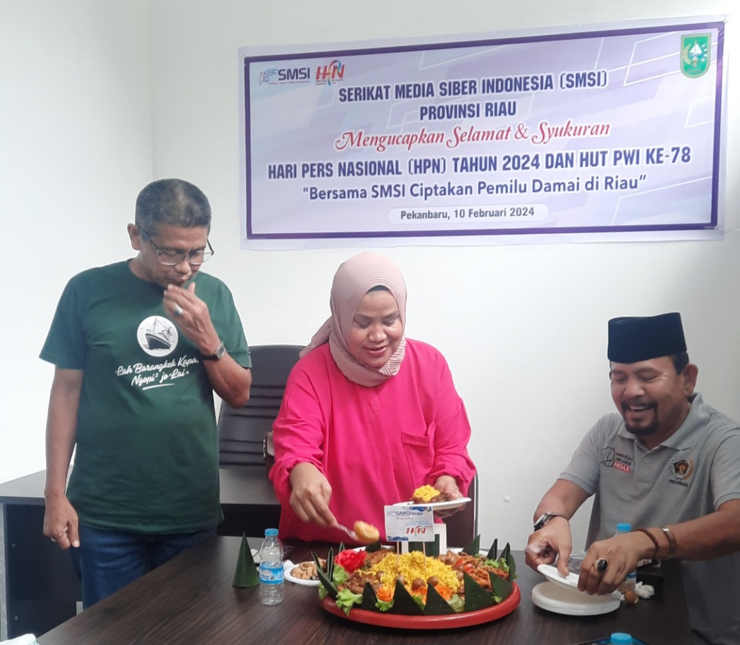 Syukuran Peringati HPN 2024, SMSI Riau Do'a Bersama dan Potong Tumpeng