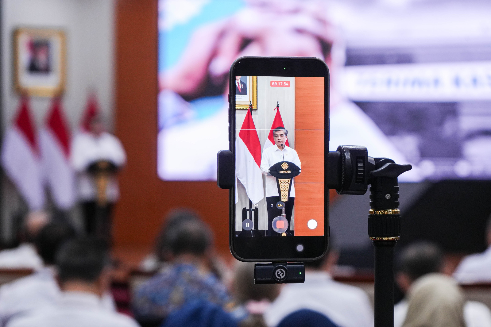 Peringati Hari K3 Internasional, Kemnaker Tekankan Pentingnya Kesejahteraan Mental di Kantor