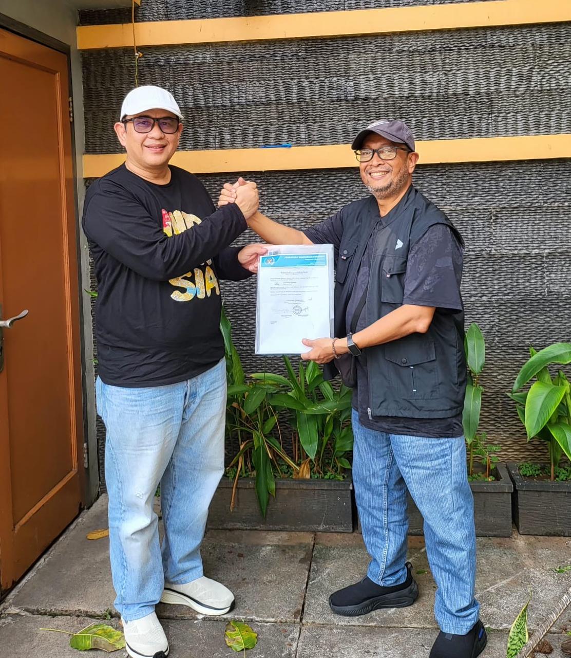 Terima Surat Undangan Resmi dari Panitia Kongres, Saiban Serahkan Dukungan Penuh PWI Kepri untuk Zulmansyah Sekedang