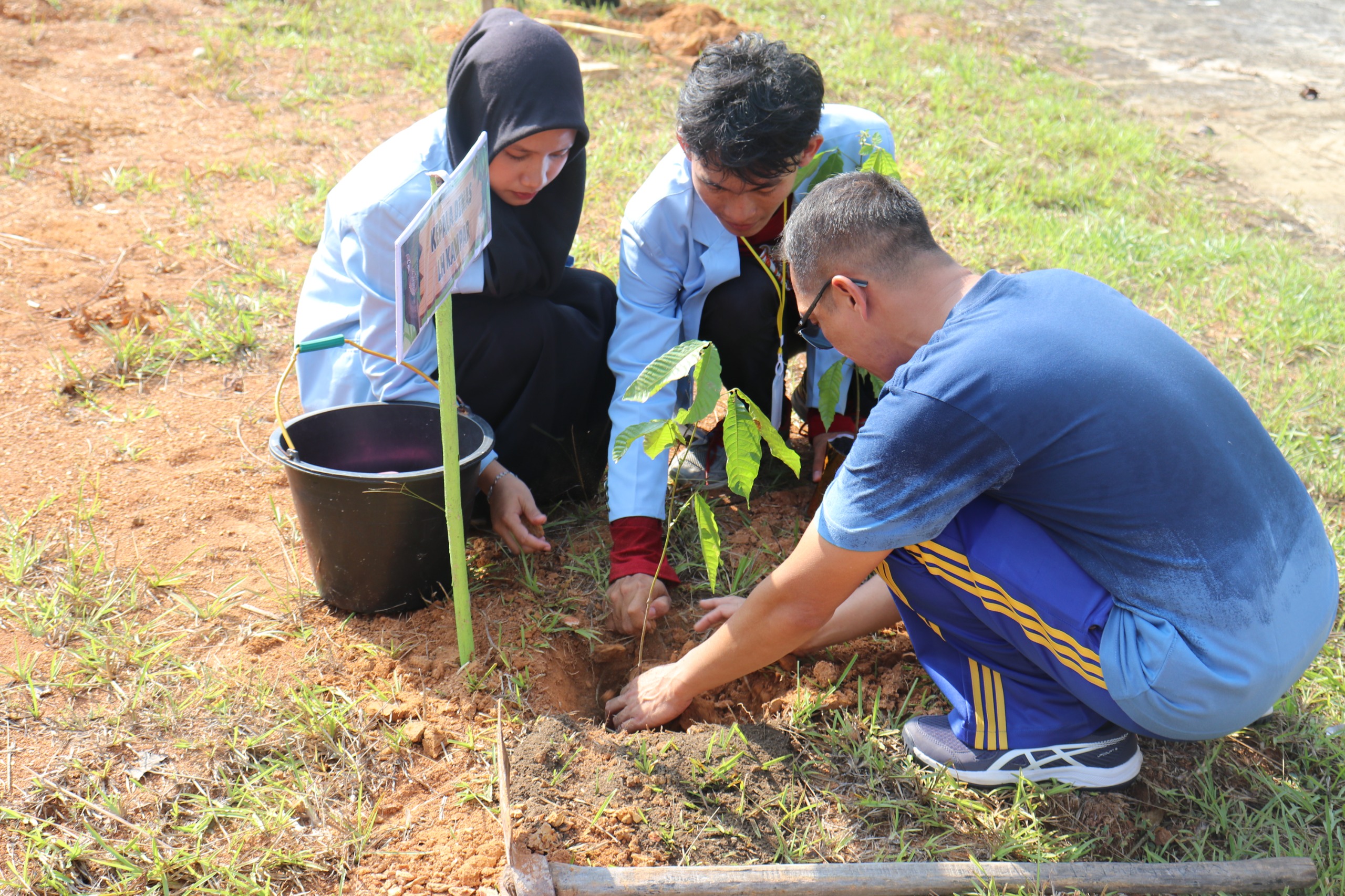 Mahasiswa Pendidikan Biologi Unri Rehabilitasi Kawasan Tebing Hulu Sungai Kampar