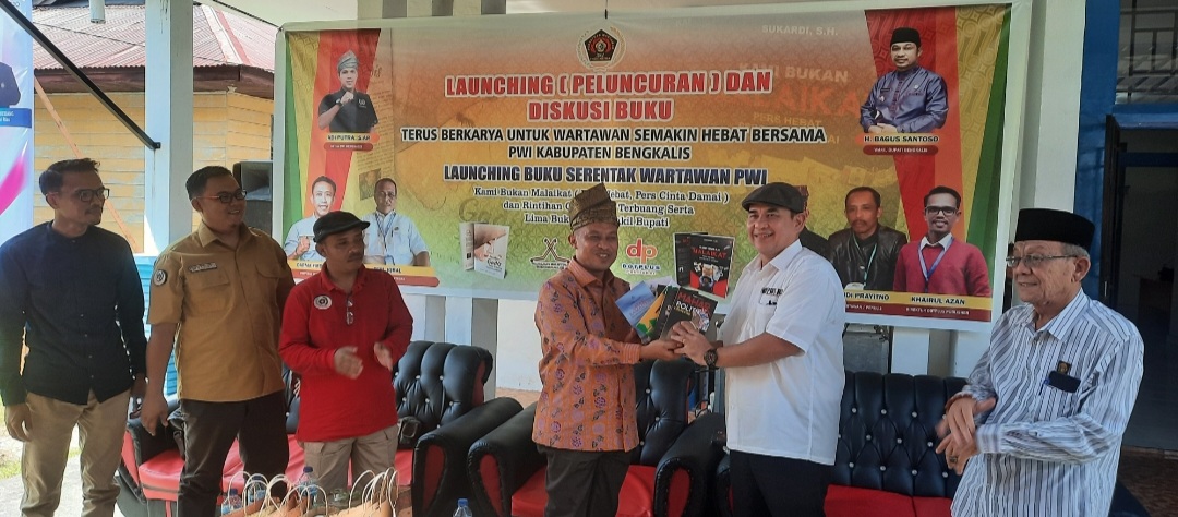 Sempena Konferprov XV PWI Riau, Tiga Wartawan PWI Bengkalis Luncurkan Buku Secara Serentak