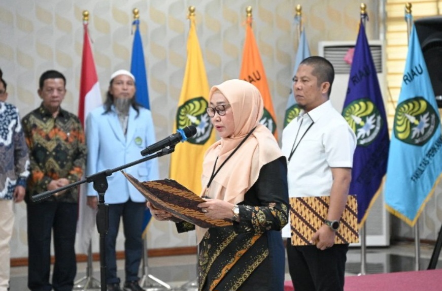 Lantik 10 Pejabat Baru, Rektor Unri: Diharapkan Membawa Energi Baru