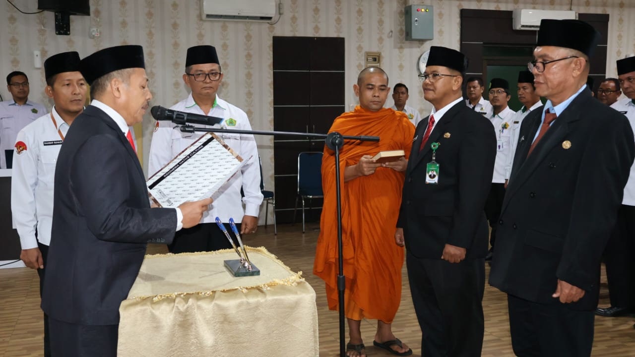 Lantik Dua Pejabat di Lingkungan Kanwil Kemenag Riau, Muliardi: Untuk Program yang Sudah Berjalan, Lanjutkan