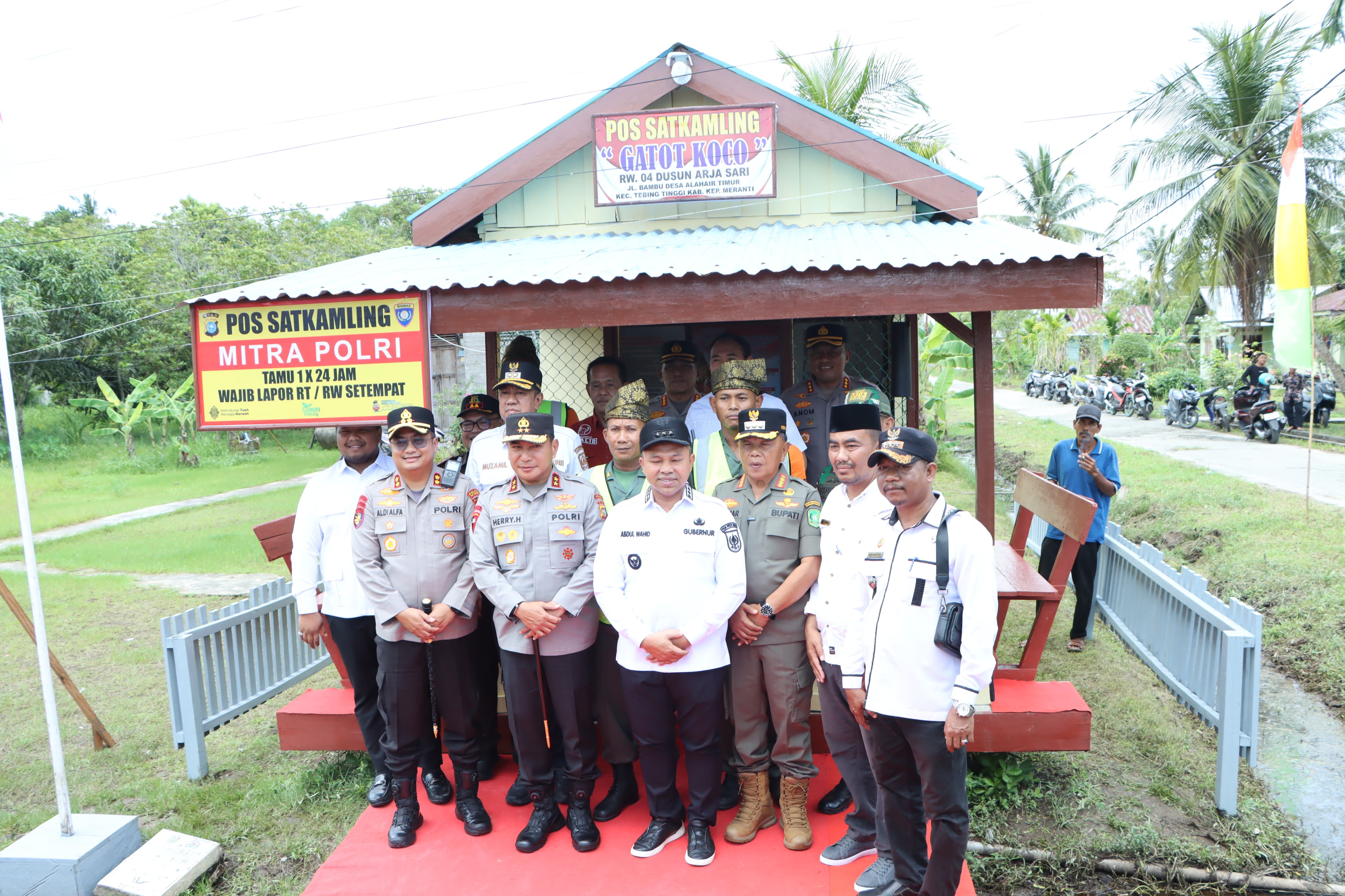 Kunker ke Meranti Bersama Gubri, Kapolda Riau: Satkamling Garda Terdepan Menjaga Keamanan Lingkungan