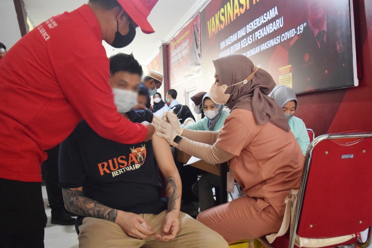 300 WBP Rutan Kelas I Pekanbaru Divaksin 1, 2 dan Booster