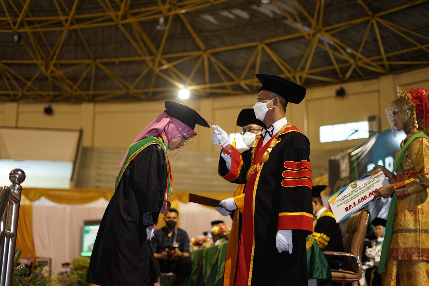 UIR Gelar Wisuda Luring Perdana Pasca Pandemi