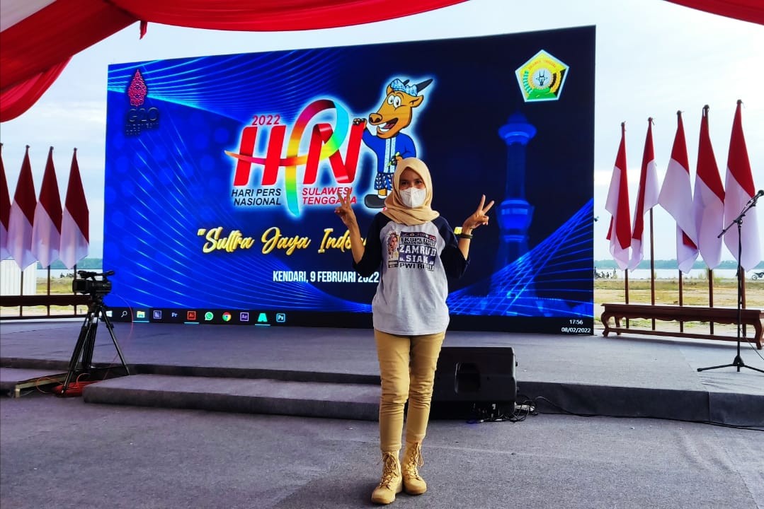 Baca Puisi, Kunni Masrohanti Pukau Peserta HPN dan Masyarakat Kendari