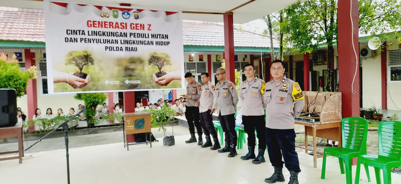 Polda Riau Tanamkan Cinta Lingkungan di SMA Negeri 13 Pekanbaru
