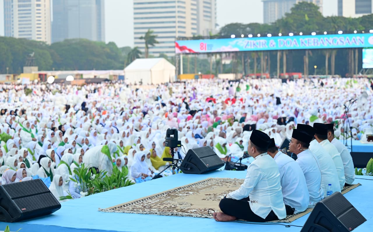 100.000 Jemaah Hadiri Zikir dan Doa Kebangsaan di Monas