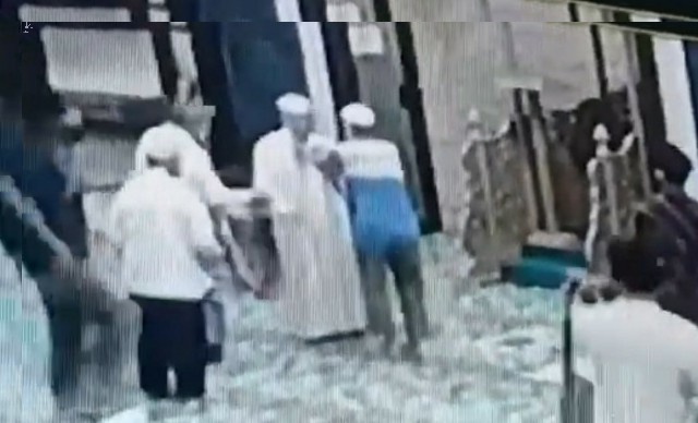 Imam Masjid Al-Falah Darul Muttaqin Pekanbaru Diserang OTK Saat Berzikir dan Berdoa