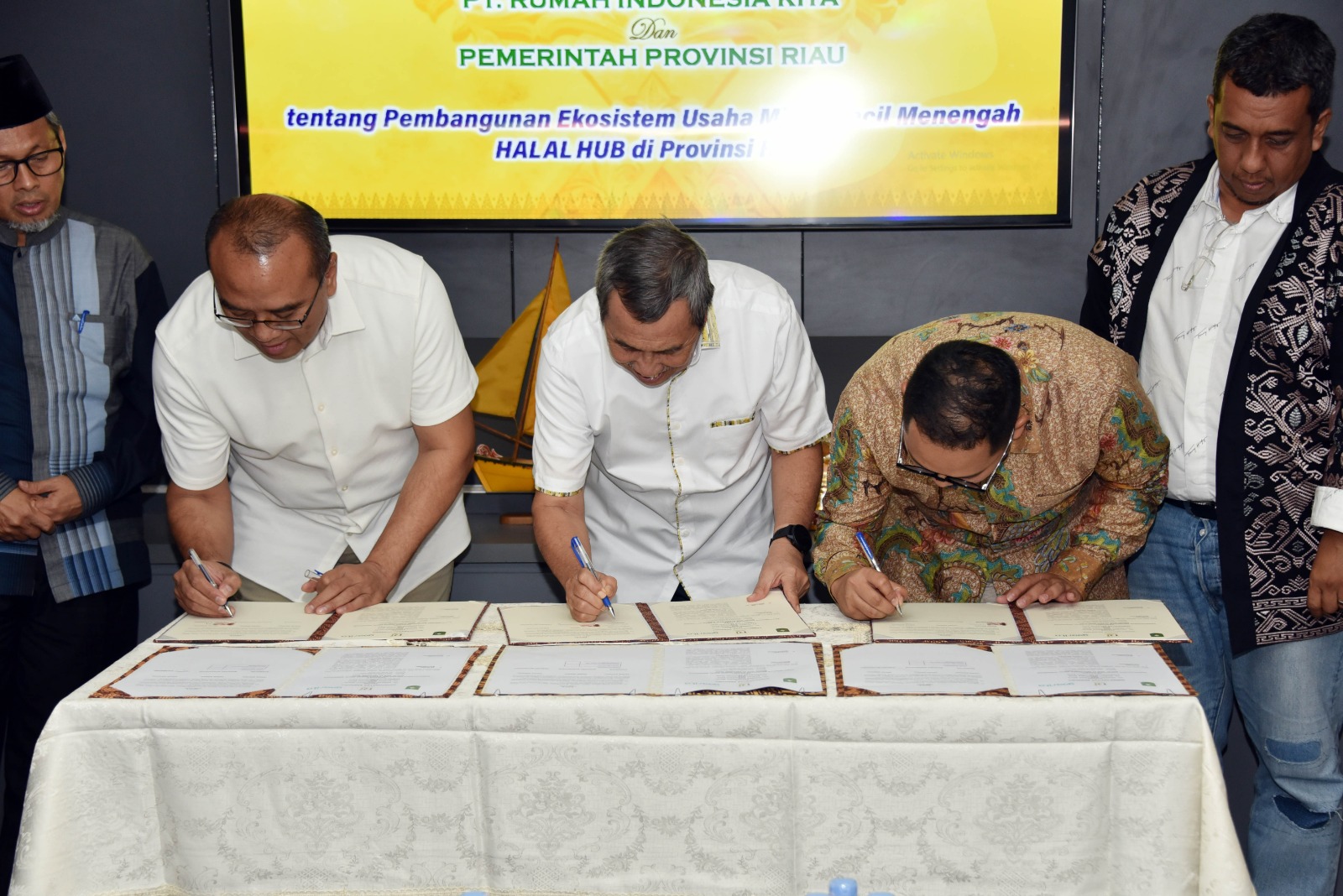 Kembangkan UMKM Halal Hub, Pemprov Riau Jalin Kerjasama dengan PT SMI dan PT RKI