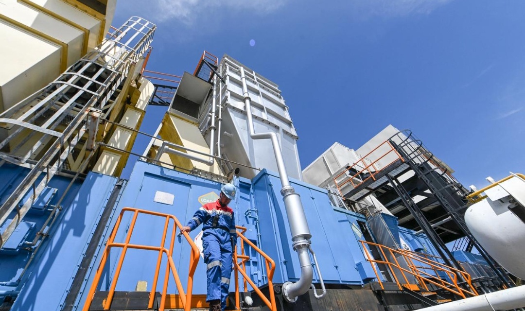 Para 'Penjaga Energi' Malam Tanpa Tidur Selamatkan Ribuan Sumur dari Mati Suri