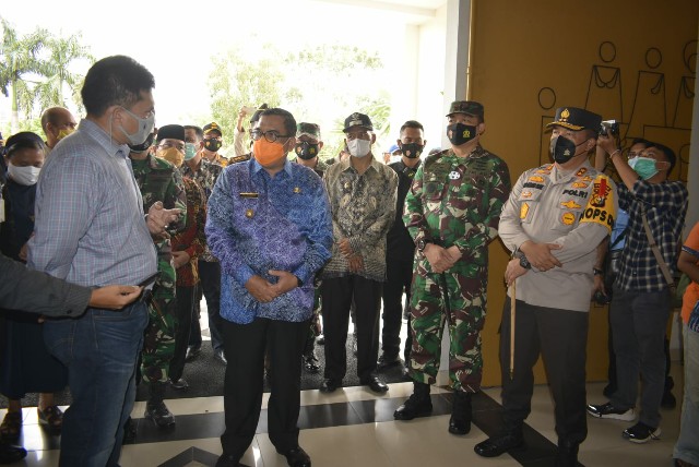 Jelang Misa Natal, Wagubri Bersama Kapolda Tinjau Sejumlah Gereja di Pekanbaru