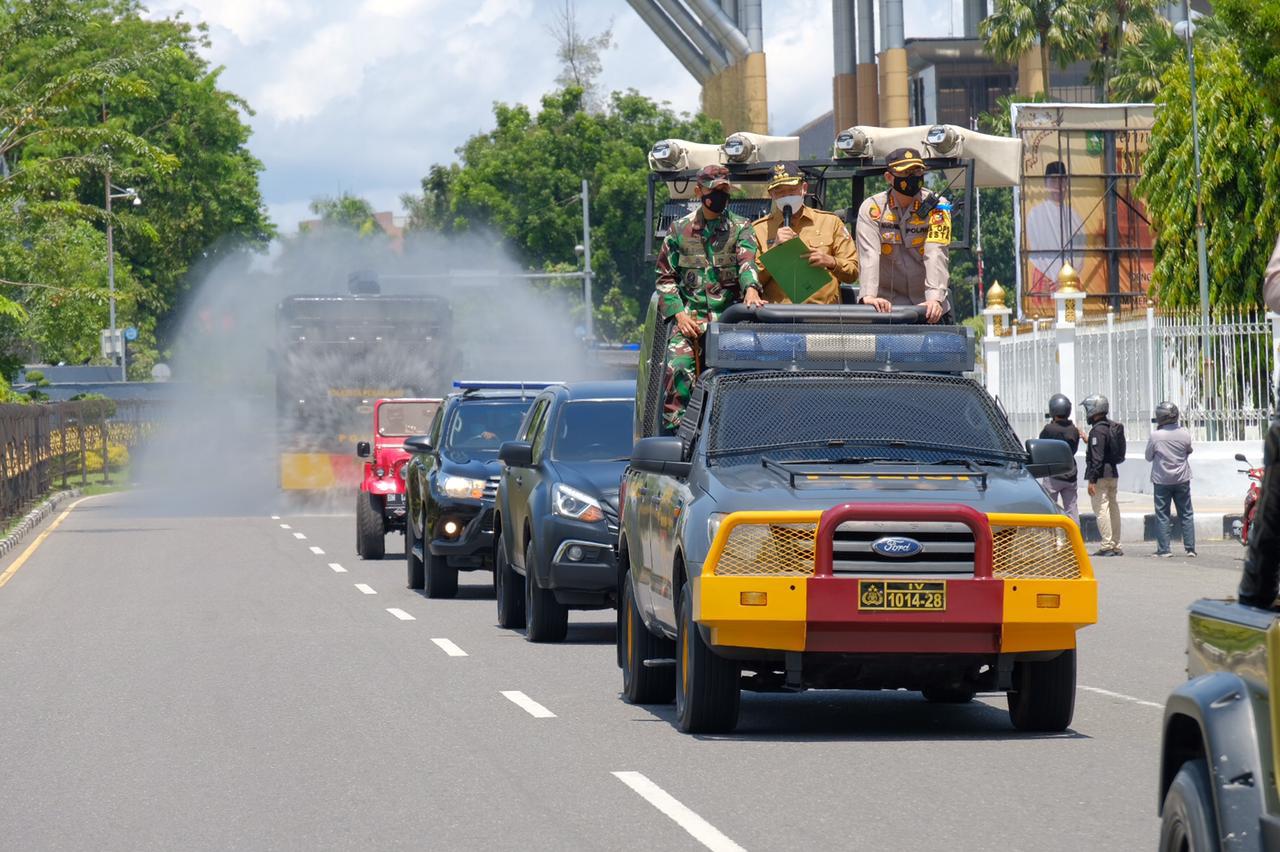 Polda Riau Bersama Forkopimda Kembali Lakukan Disinfektan Skala Besar di Jalan