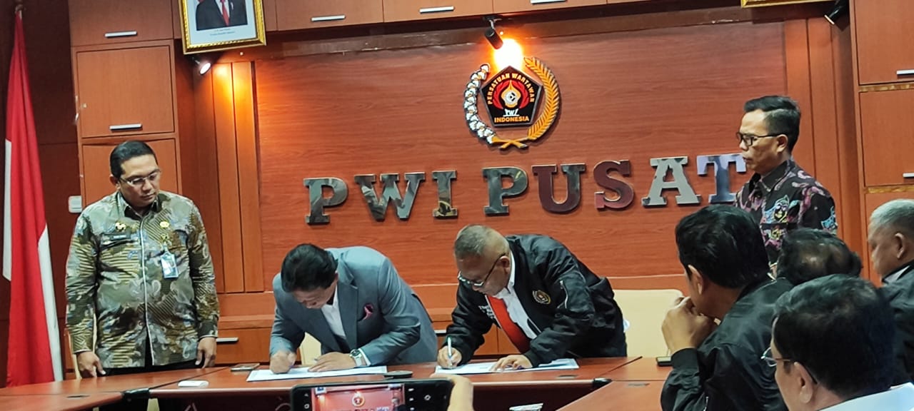 DKPP dan PWI Teken MoU Sosialisasi KEPP Secara Nasional