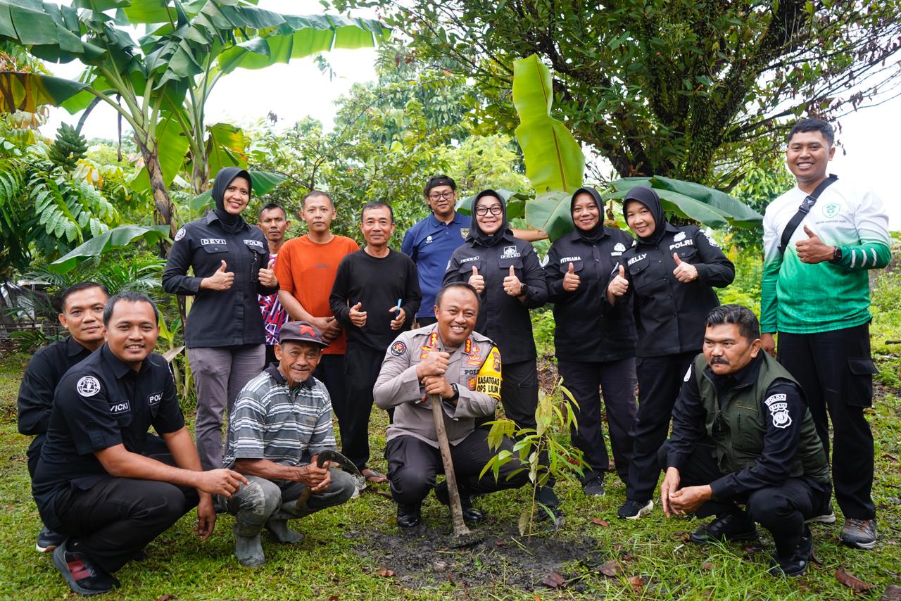 Wujudkan Green Policing, Polda Riau 'Sulap' Pemukiman Transmigran Jadi Kebun Buah