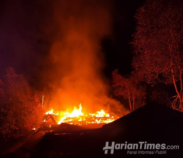 Si Jago Merah Luluhlantakkan Rumah Kayu Atah Lansai