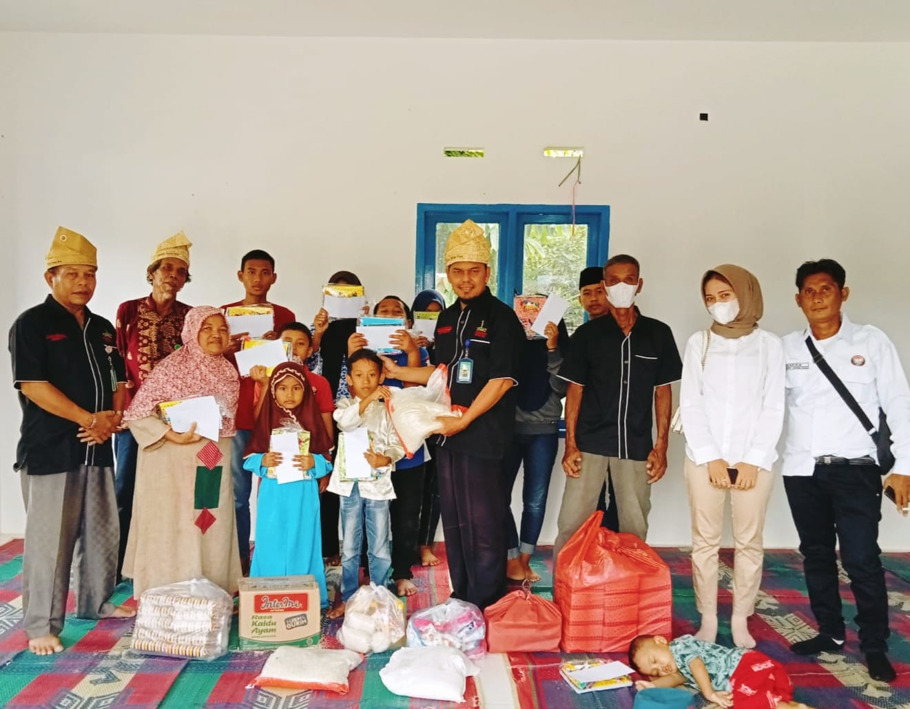PSDM  Riau dan Gerai Young Riau Salurkan Bantuan Kemanusian