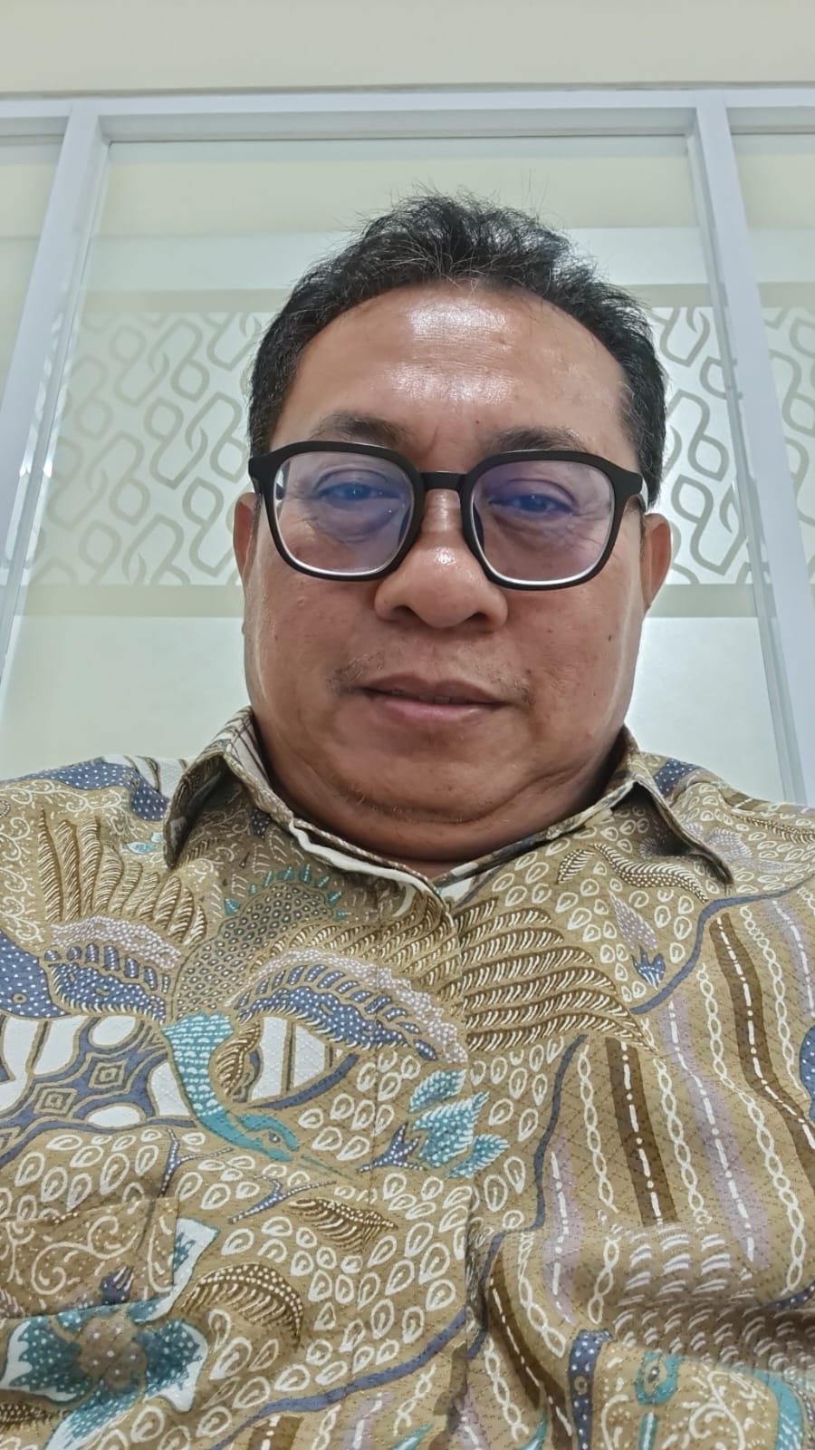 Geliat Bayang-Bayang Sang Mantan