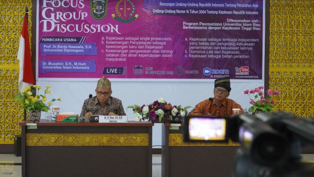 Kajati Riau Uji Sahih RUU Kejaksaan Bersama Pascasarjana UIR