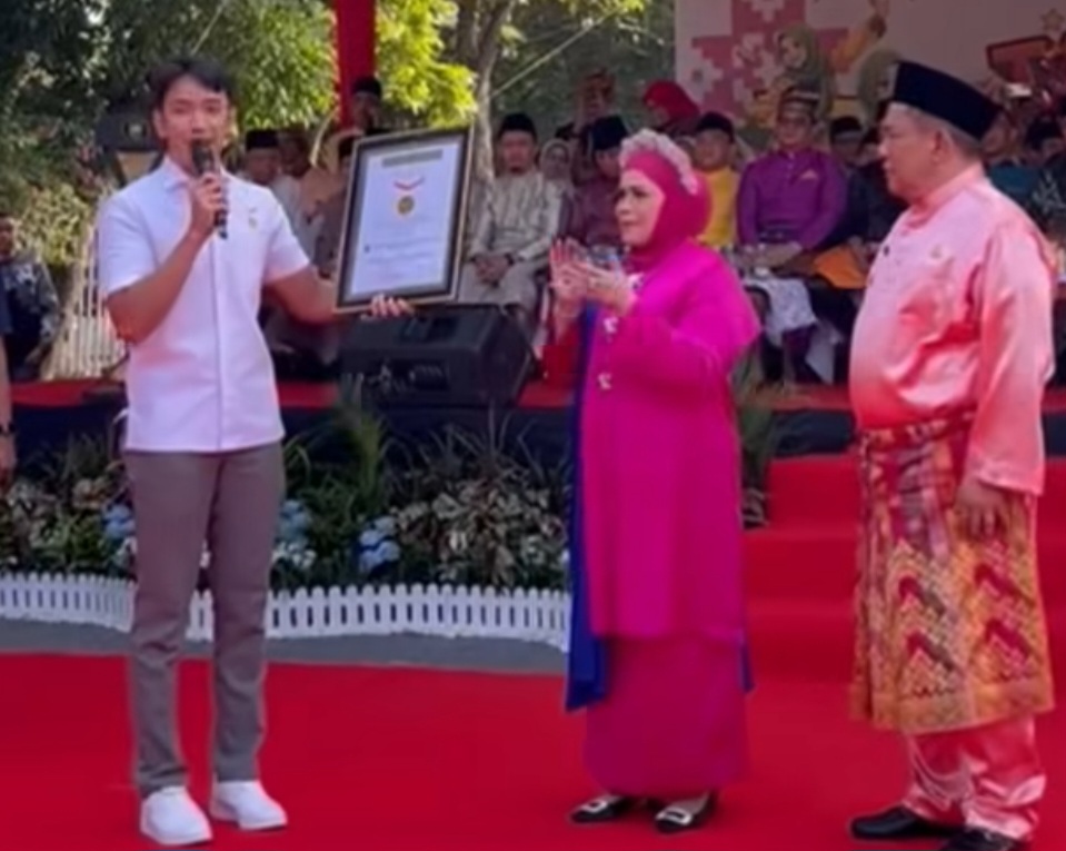 Tari Zapin Massal Berkebaya Laboh Kekek Riau Pecahkan Rekor Dunia sebagai Warisan Budaya Takbenda