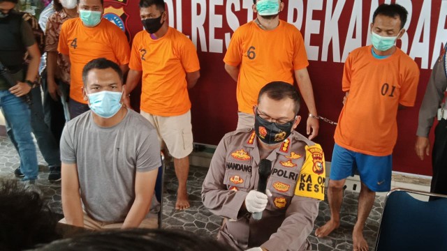 Satresnarkoba Polresta Pekanbaru Ciduk Tiga Tersangka Pengedar Shabu di  Pangeran Hidayat