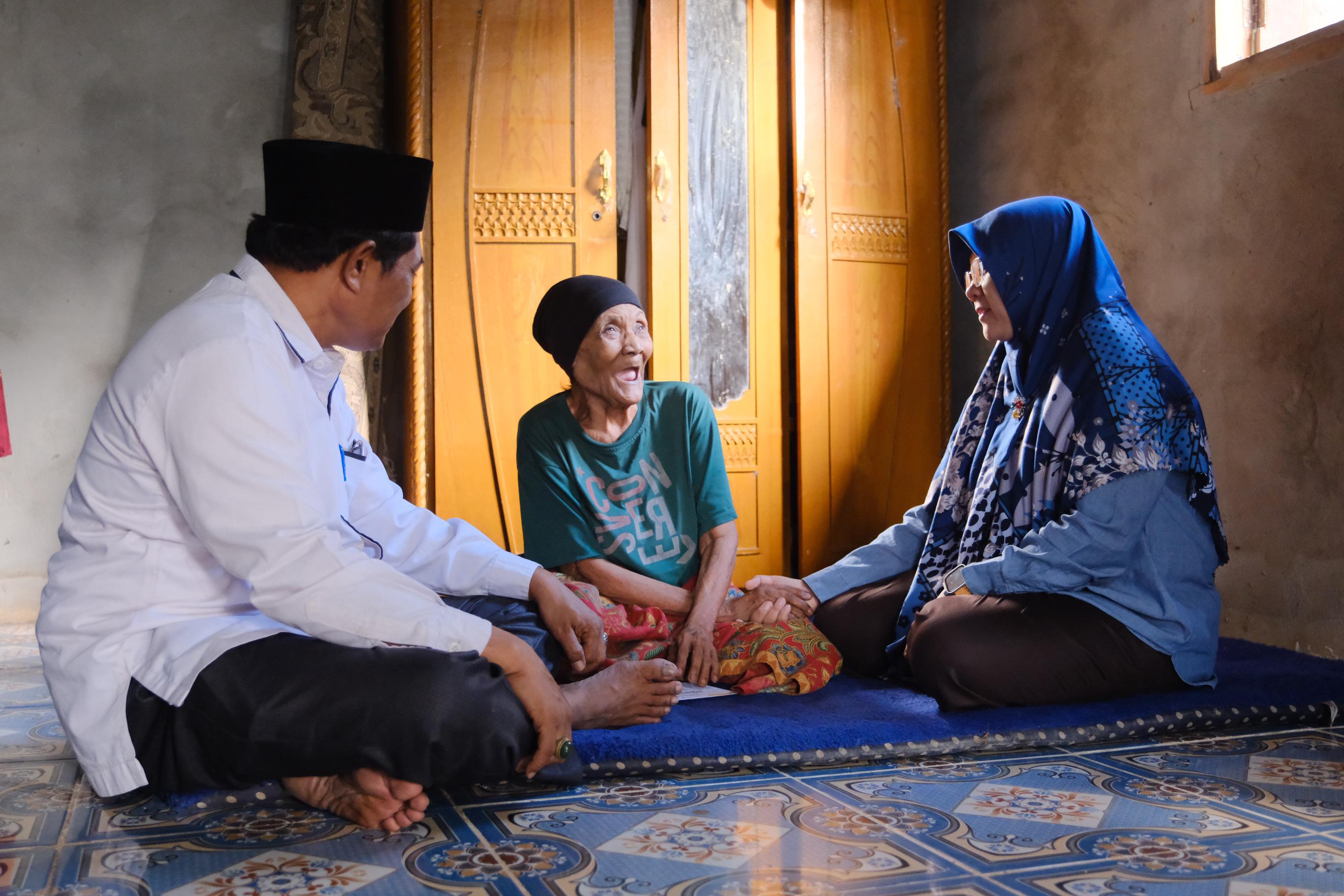 Sekda Siak Mahadar minta masyarakat tidak membakar sampah sembarangan.