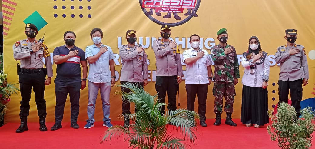 Kapolresta Pekanbaru Launching Drive Thru dan Aplikasi Presisi Polsek Tampan